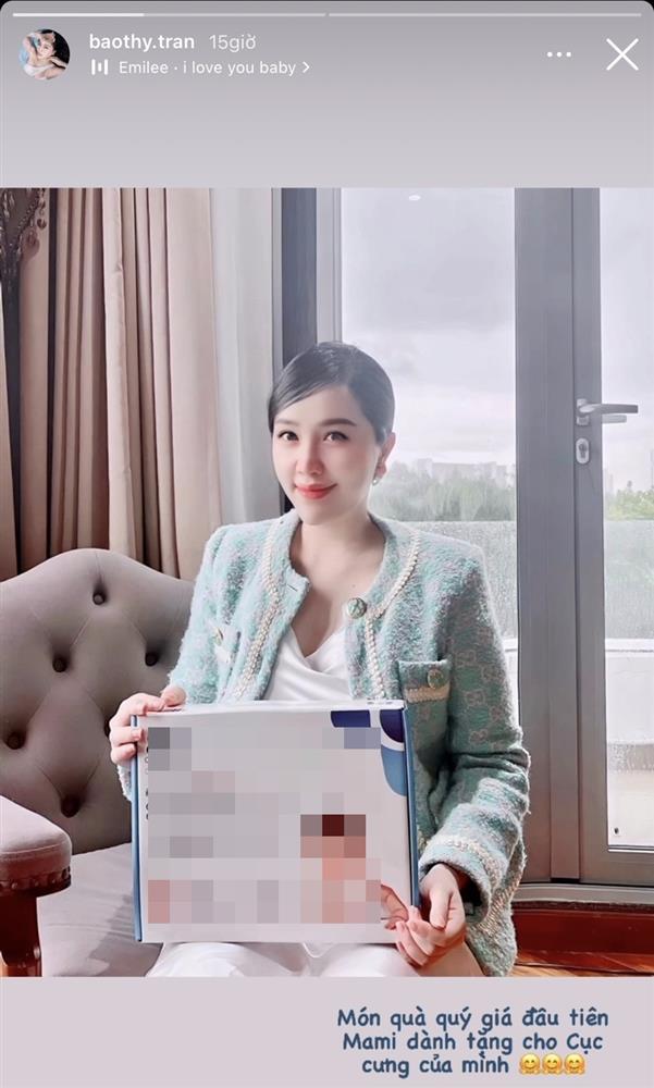 Bảo Thy lộ diện sau sinh, gương mặt còn sưng gây chú ý-1