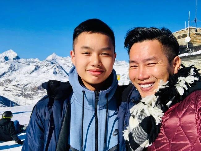 Nam MC quyền lực VTV bị con trai 17 tuổi lấn át-10