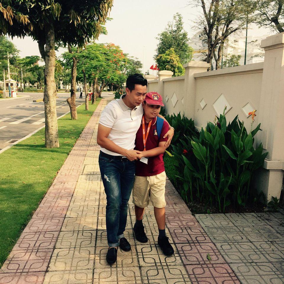 Nam MC quyền lực VTV bị con trai 17 tuổi lấn át-7