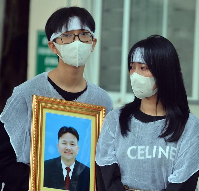 Đang xử vụ giết chủ nợ: Hung thủ bị ám ảnh, con nạn nhân khóc ngất-2