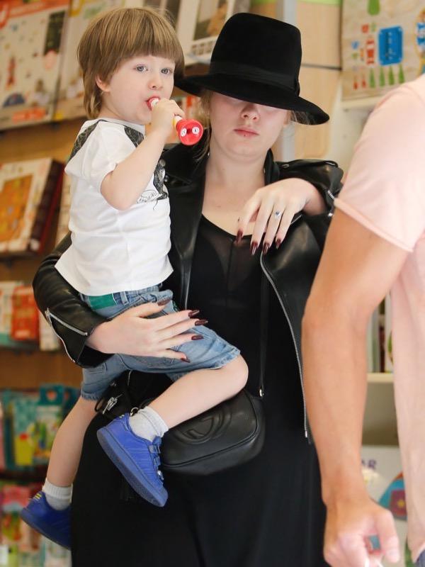 Con trai Adele không tin mẹ là siêu sao thế giới-2