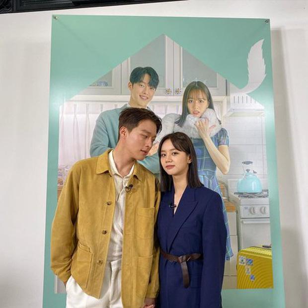 Tình trẻ của Song Hye Kyo đóng cặp với ai cũng dính tin đồn hẹn hò-4