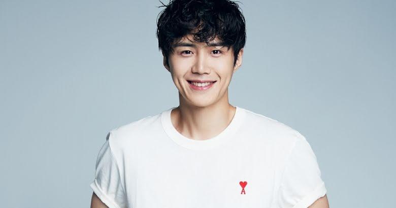 Kim Seon Ho đọc kịch bản mới sau khi được minh oan-2