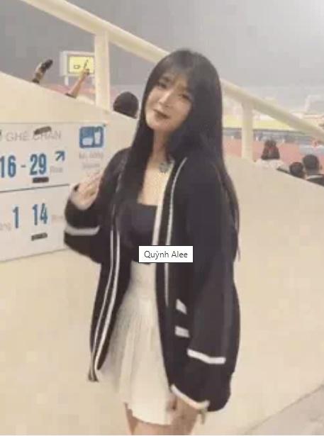 Gái xinh bất chấp lột khẩu trang nhảy nhót ở nơi đông người-2