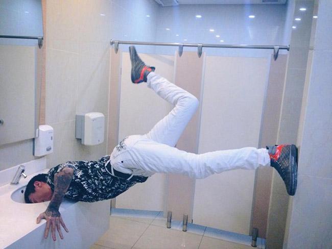 Các quý ông hài hước luôn có những hành động đố ai hiểu-4