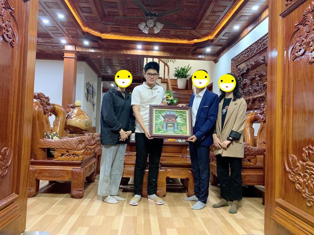 Quán quân Olympia 2021 chuẩn rich kid, tặng tiền khủng học sinh nghèo-2