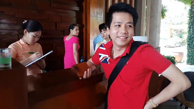 Vì sao Khoa Pug tỉnh bơ trong khi Johnny Đặng liên tục lên tiếng?-3