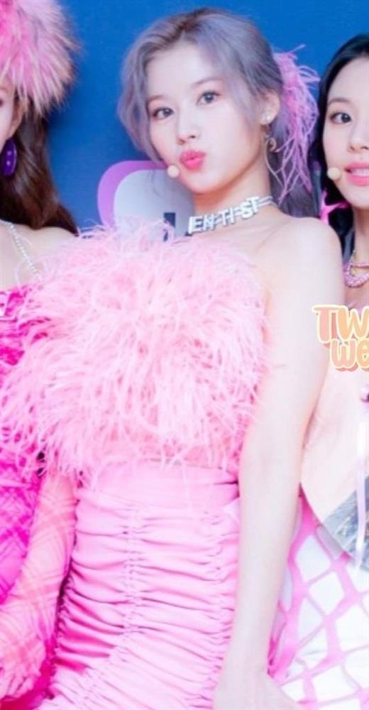 TWICE không còn bị chê sến súa khi diện gam màu hồng khắc tinh-10