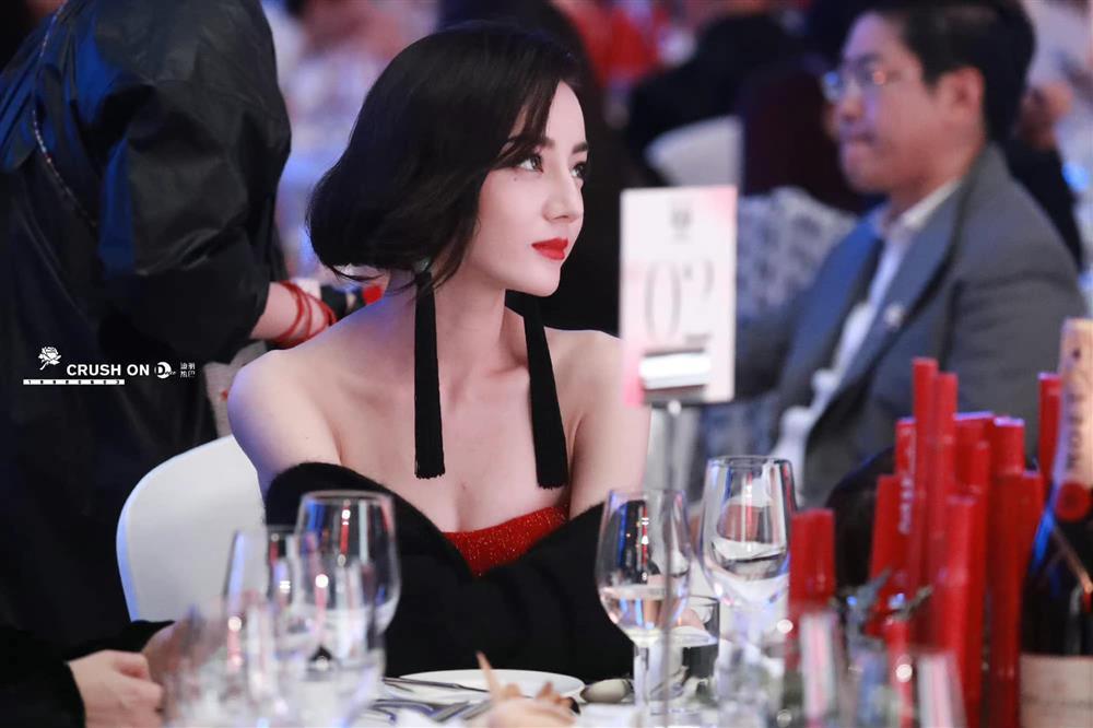 Sự kiện toàn mỹ nữ Cbiz: Địch Lệ Nhiệt Ba liệu có thể cân tất?-1