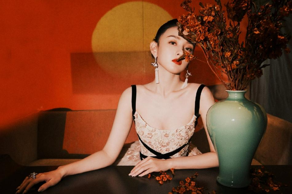 Sự kiện toàn mỹ nữ Cbiz: Địch Lệ Nhiệt Ba liệu có thể cân tất?-13