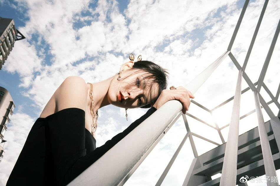 Sự kiện toàn mỹ nữ Cbiz: Địch Lệ Nhiệt Ba liệu có thể cân tất?-16