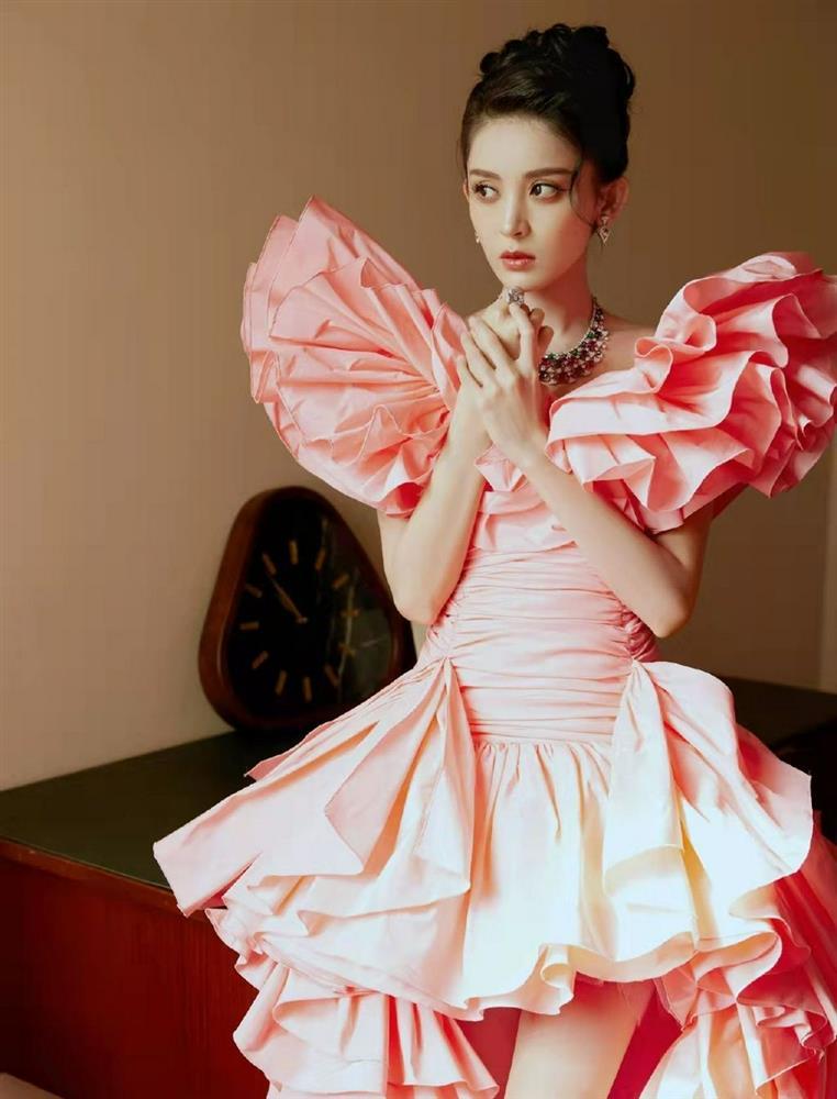 Sự kiện toàn mỹ nữ Cbiz: Địch Lệ Nhiệt Ba liệu có thể cân tất?-9