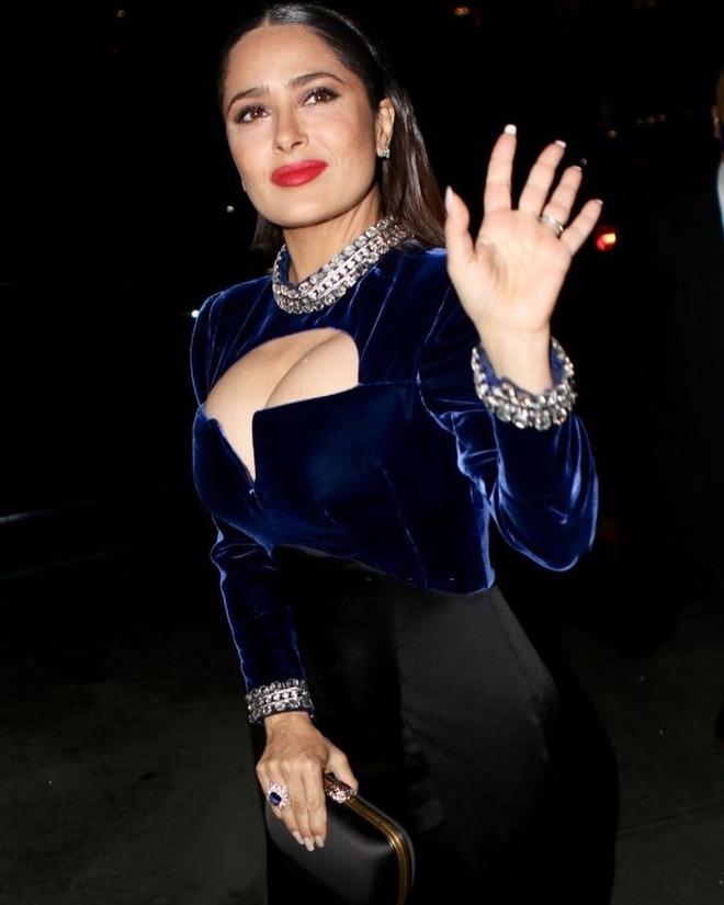 Nữ diễn viên gây hoảng sợ vì bầu ngực như sắp nổ tung-6