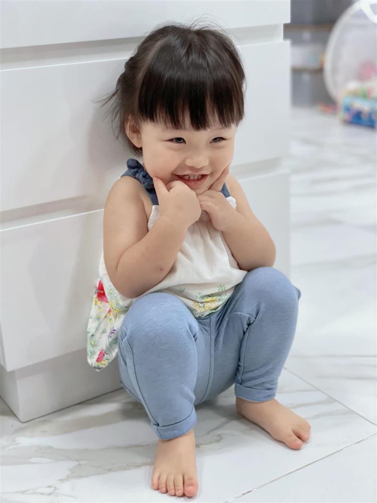 Ngỡ ngàng ngoại hình cháu gái 2 tuổi của Trấn Thành-5