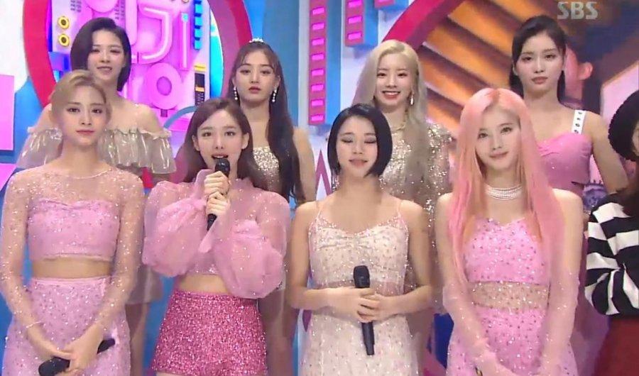 TWICE không còn bị chê sến súa khi diện gam màu hồng khắc tinh-5