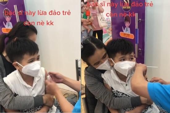 Clip: Bé trai vô tư xưng 'tao' với nhân viên y tế tại điểm tiêm đông người