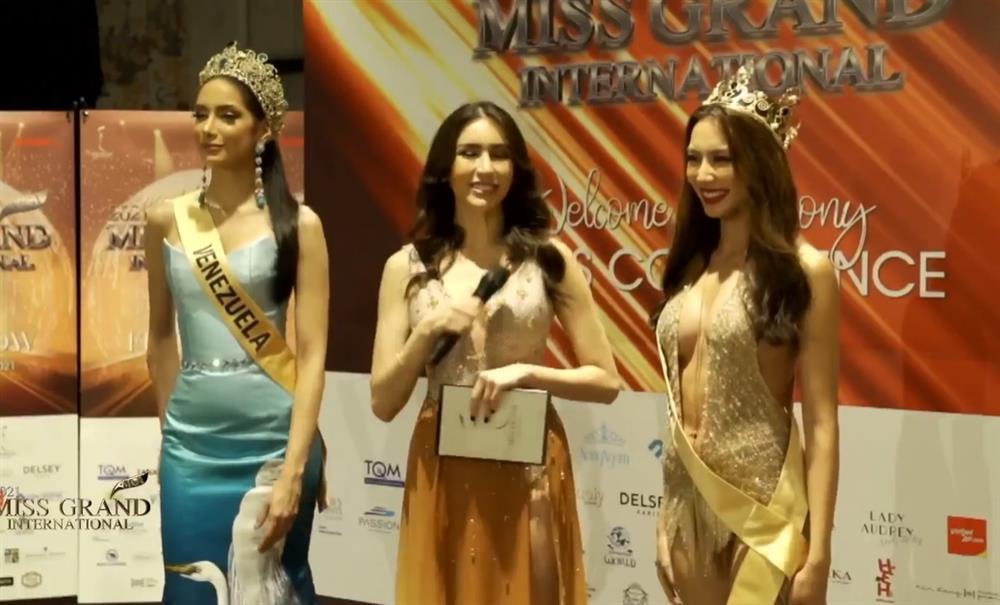 10 bộ váy hở bạo nhất Họp báo Miss Grand: Thùy Tiên đứng đầu!-7