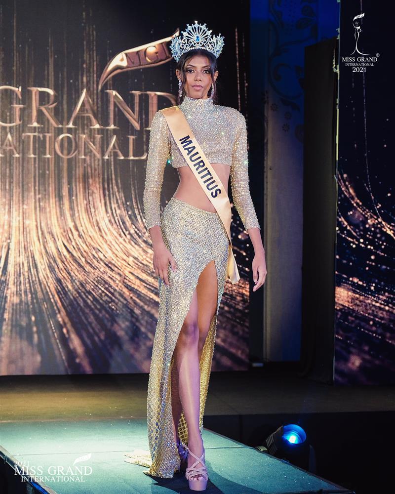 10 bộ váy hở bạo nhất Họp báo Miss Grand: Thùy Tiên đứng đầu!-17