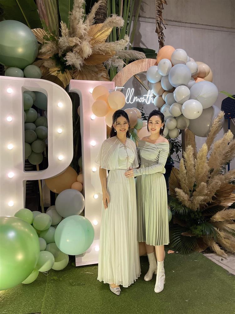 2 cặp chân dài - đại gia hội ngộ: Bức ảnh đậm mùi tiền-4