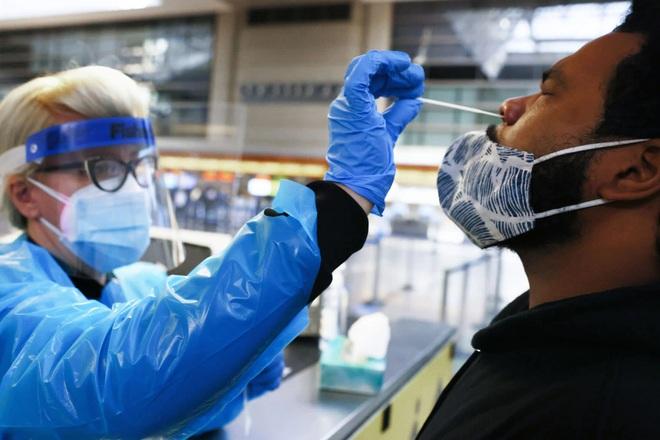 Ổ dịch ở thị trấn Mỹ hé lộ cách chấm dứt đại dịch Covid-19-2