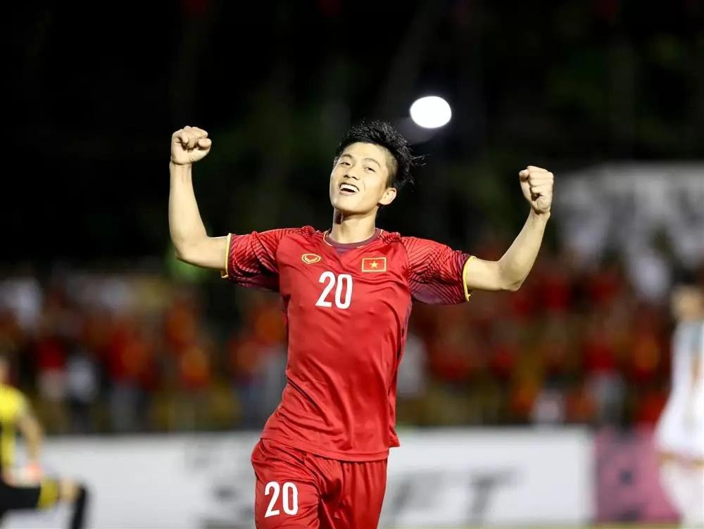 Áp lực chồng chất, Văn Đức không quên tạo bất ngờ cho vợ-8