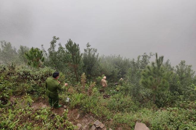 KIA Morning lao xuống vực sâu ở Mã Pí Lèng, 3 người tử vong-2