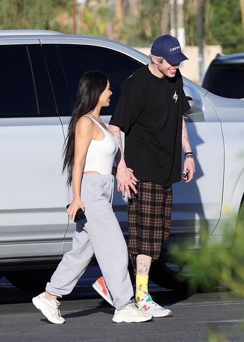 HOT: Kim Kardashian hẹn hò danh hài đẹp trai kém 13 tuổi-1