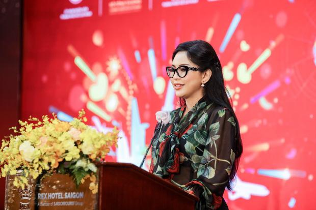 Vợ tỷ phú Johnathan Hạnh Nguyễn gây sốt nhan sắc ở tuổi 51-1