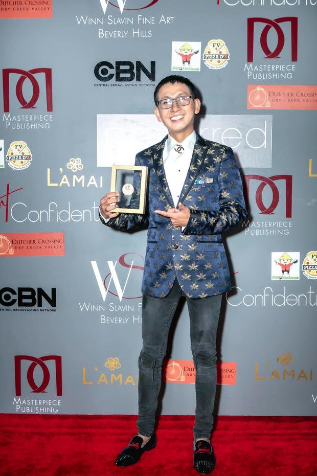 Đạo diễn Phượng Khấu nhận vơ giải thưởng quốc tế?-1