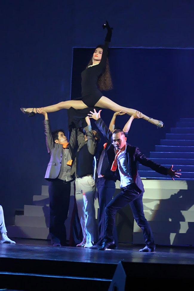 Lê Bống mải thi hoa hậu mà quên cạo lông nách?-12