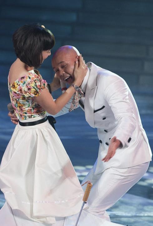 Lê Bống mải thi hoa hậu mà quên cạo lông nách?-15