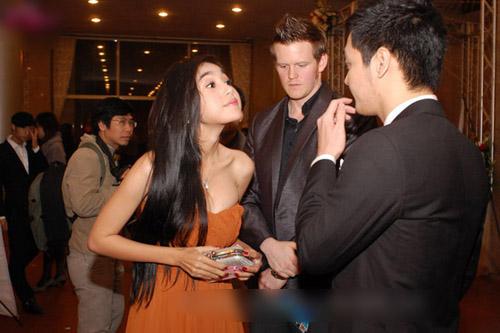 Lê Bống mải thi hoa hậu mà quên cạo lông nách?-17