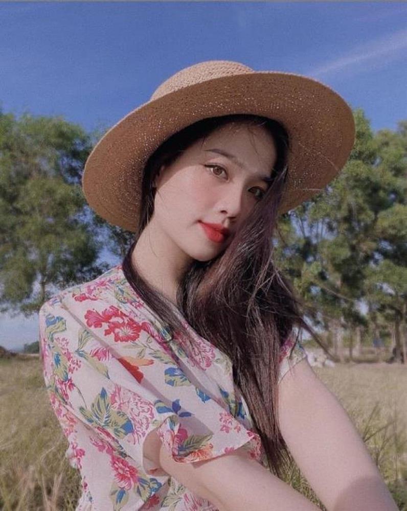 Bật ngửa danh tính trai đẹp đang hẹn hò bồ cũ Quang Hải-7