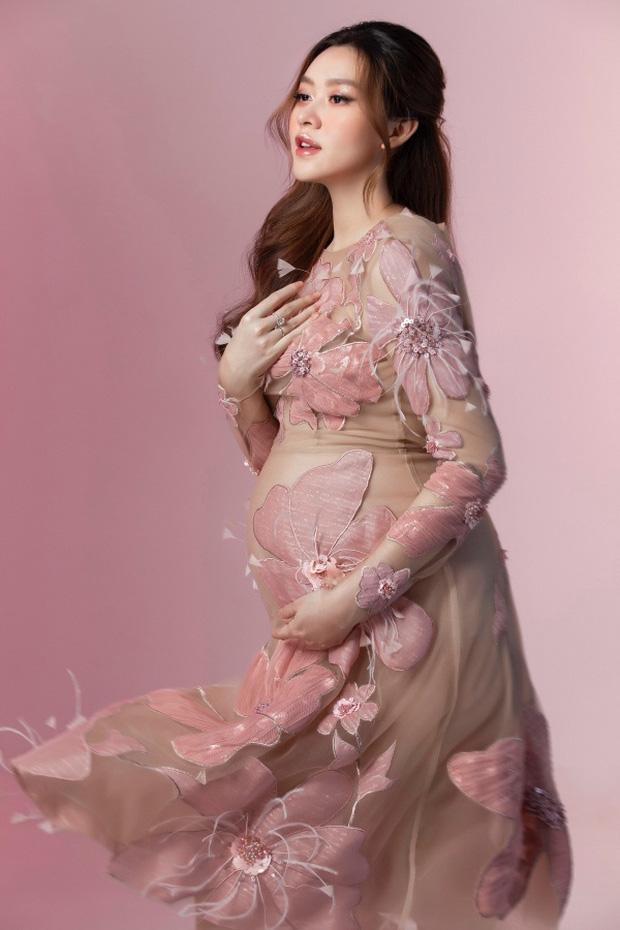 Tường San lần đầu khoe hình nhóc tỳ và đưa lý do giữ kín dung mạo bé-3