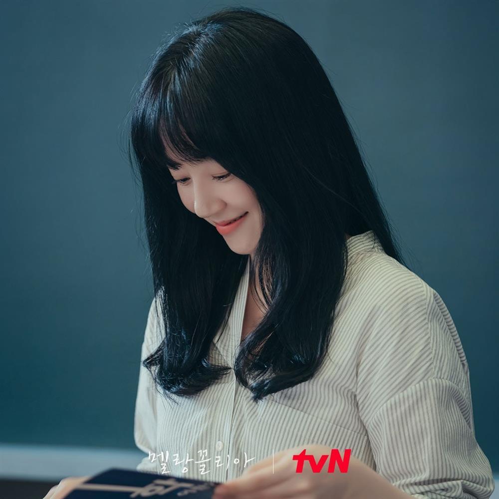 Giáo viên phim Hàn: người nhiều nữ sinh theo đuổi, kẻ bị học trò khiếp sợ-5