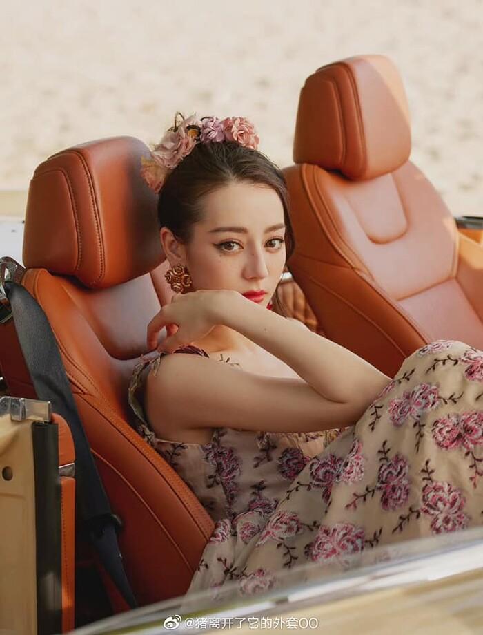 Địch Lệ Nhiệt Ba nhái phong cách Phạm Băng Băng?-1