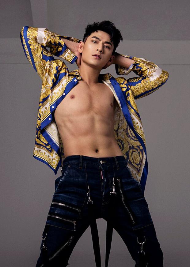 Những ca sĩ nam thần bán nude trên sân khấu khiến fan mlem mlem-4