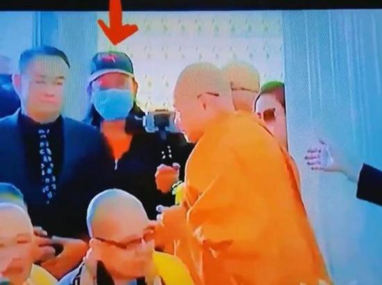 Thực hư hình ảnh Hoài Linh dự đám tang cố ca sĩ Phi Nhung