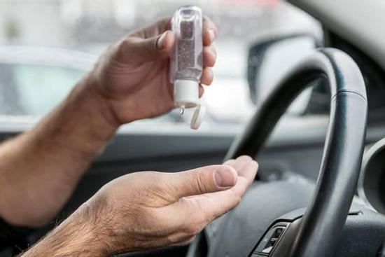 Chuyên gia tư vấn những phụ kiện bất ly thân khi du lịch mùa dịch