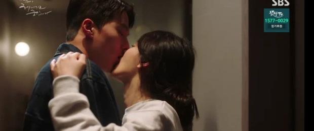 Song Hye Kyo hôn Jang Ki Yong cuồng nhiệt không cứu nổi rating-2