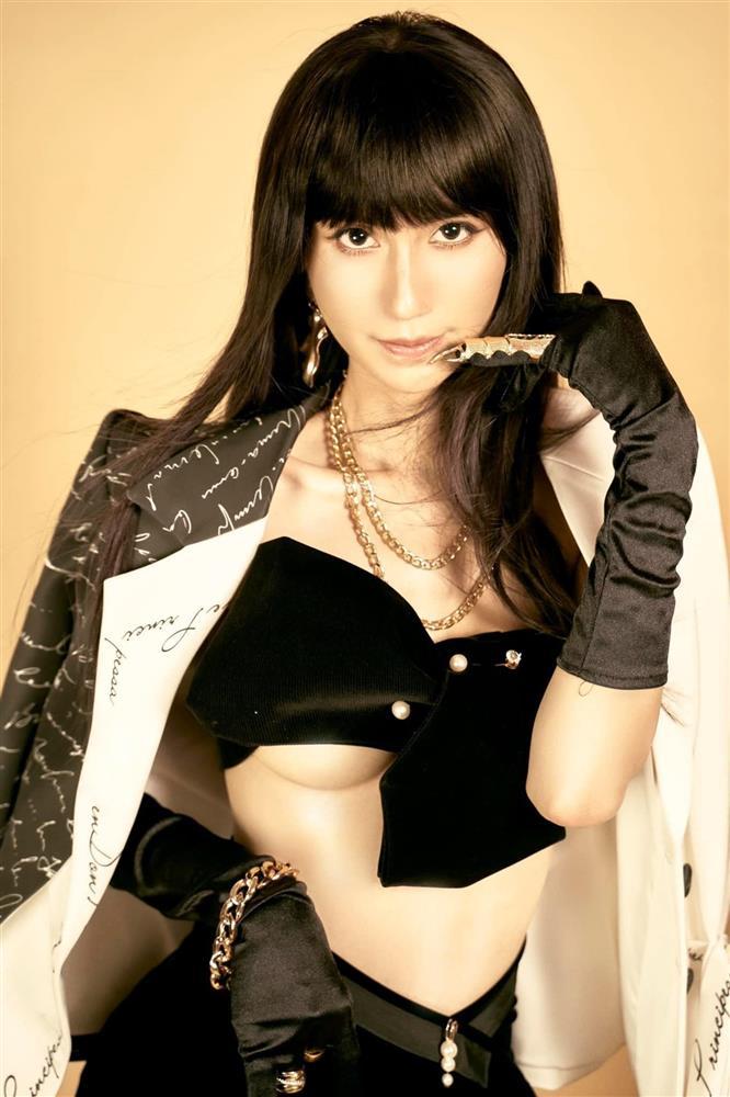 Lynk Lee khoe chân ngực sexy, hao hao thành viên Mây Trắng-3