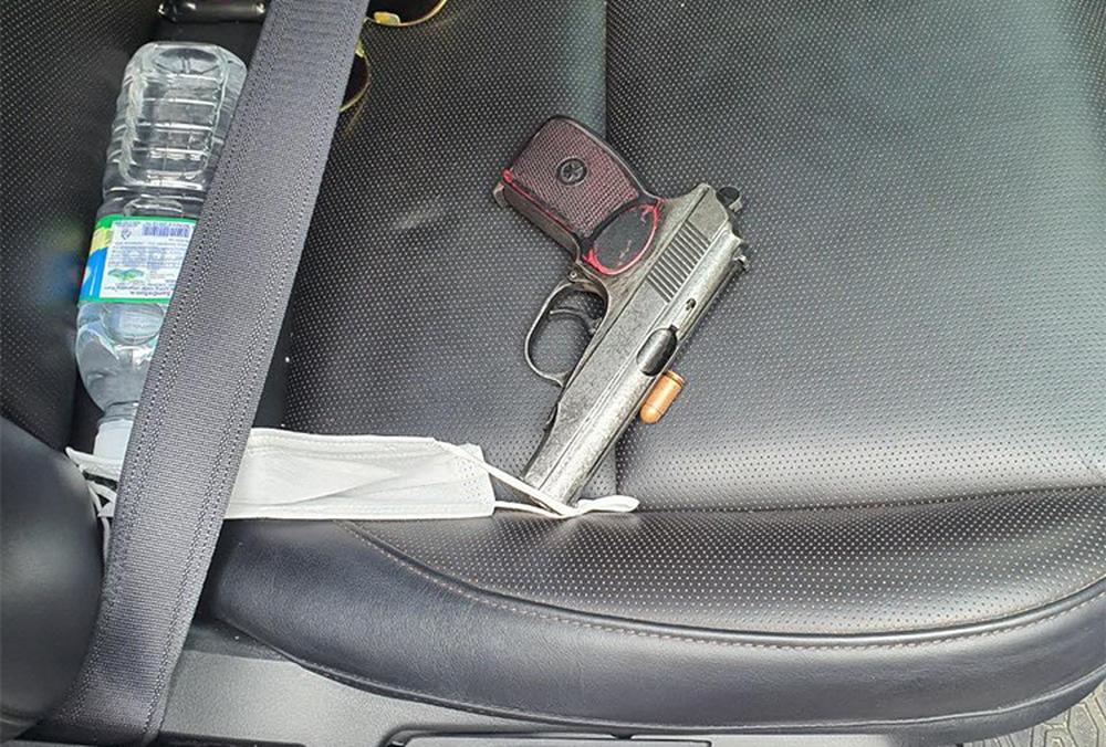 Clip: Đối tượng cầm súng bắn thẳng người đàn ông trong quán cà phê-2