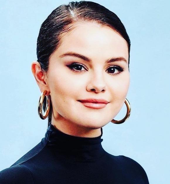 Thời gian đích thị là kẻ thù phụ nữ: Nhìn Selena Gomez mà thấy sợ!-1
