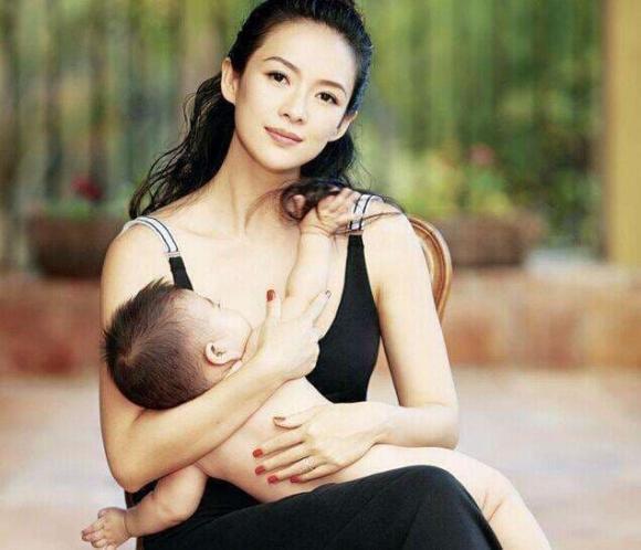 Con gái Chương Tử Di dậy thì kiểu dao kéo, đang giống bố thành giống mẹ-1