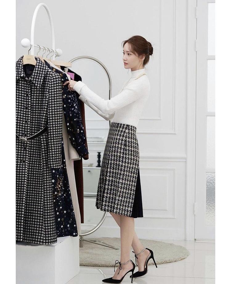 Phối áo len mùa đông sang xịn mịn như Jennie, Yoona-7