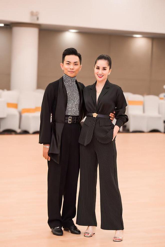 Style cô giáo Vbiz: Midu diện mãi 1 item, nàng Hậu chuộng set đồ tiền tỷ-11