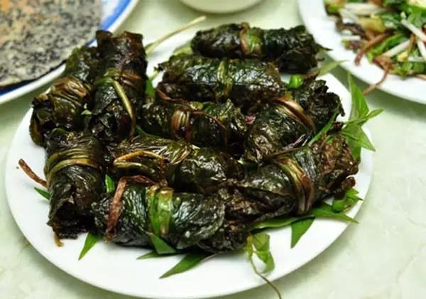 Clip chàng trai ngấu nghiến nhai rươi nguyên con, xem mà hãi-3