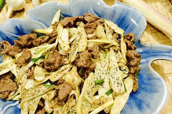 Clip chàng trai ngấu nghiến nhai rươi nguyên con, xem mà hãi-5