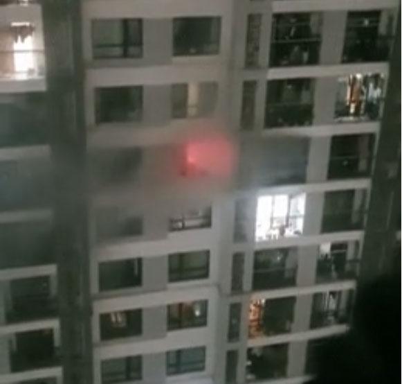Hà Nội: Cháy căn hộ tầng 15 Times City, nhiều cư dân hoảng hốt tháo chạy-1