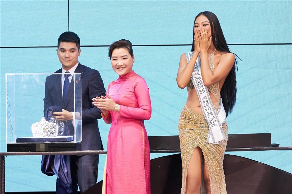 Kim Duyên được trao vương miện: Không thể là hoa hậu-1
